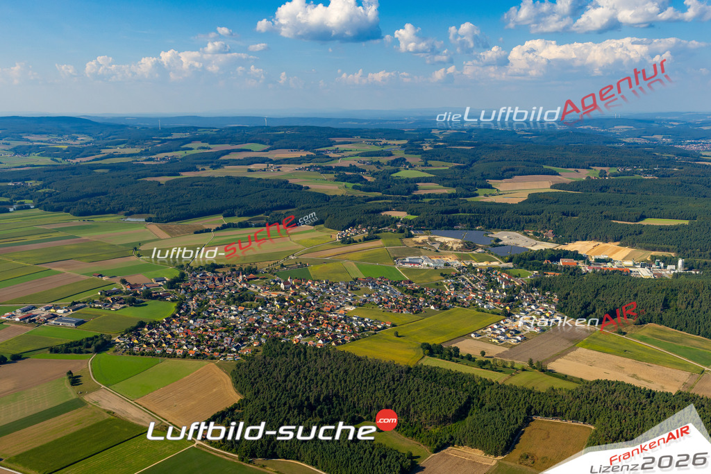 Das Luftbild zeigt :  Stulln - Die Luftaufnahme wurde 2024 vom UL-Flugzeug aus erstellt ( keine Drohne ) - Hochauflösende Luftaufnahme - Für grossformatige Ausdrucke geeignet. Die Geschenkidee !Mit Lizenz und Bildrechte bestellbar