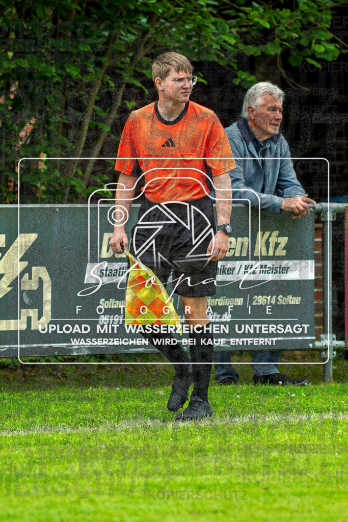 U17 Kreispokal Finale HK - SV Soltau vs. SG Fulde | Joschua Sittkus (Schiedsrichterassistent); U17 Kreispokal Finale HK - SV Soltau vs. SG Fulde am 07.06.2026 in Sportplatz Alter Schulweg, Schülern - Realisiert mit Pictrs.com