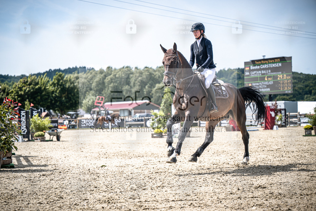 DOS_6372 | Entdecke hochwertige Reitturnierfotos von Foto Oger. Professionell, emotional und authentisch – jetzt Lieblingsmomente im Shop bestellen. - Realisiert mit Pictrs.com