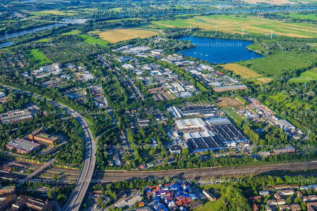 Hamburg_Harburg_Gewerbegebiet_ELS_9100040823 | HAMBURG 09.08.2023 Gewerbegebiet und Firmenansiedlung Großmoorbogengraben in Harburg in Hamburg. // Industrial estate and company settlement Grossmoorbogengraben in Harburg in Hamburg. Foto: Martin Elsen