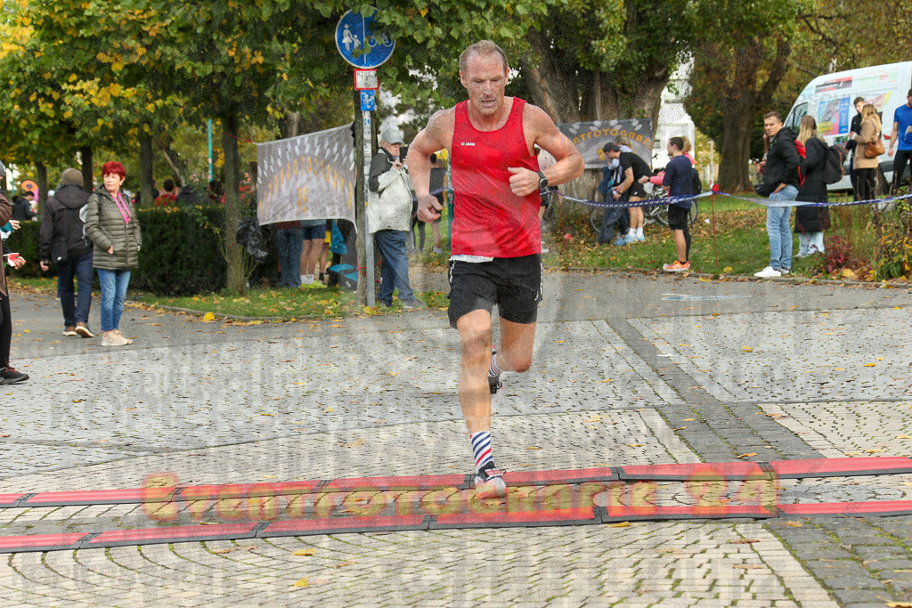 241020_1105_EX1_0947 | Sportfotografie im Rhein-Sieg Kreis, Köln, Bonn, NRW, Rheinland Pfalz, Hessen, etc. Unser Tätigkeitsfeld umfasst den Laufsport vom Volkslauf über den Marathon, Duathlon, Triathon bis zum Ultralauf wie Kölnpfad Ultra oder Schindertrail.