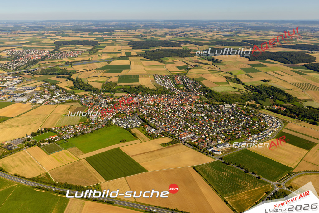 Das Luftbild zeigt : Übersicht Panorama Estenfeld - Die Luftaufnahme wurde 2023 vom UL-Flugzeug aus erstellt ( keine Drohne ) - Hochauflösende Luftaufnahme - Für grossformatige Ausdrucke geeignet. Die Geschenkidee !Mit Lizenz und Bildrechte bestellbar