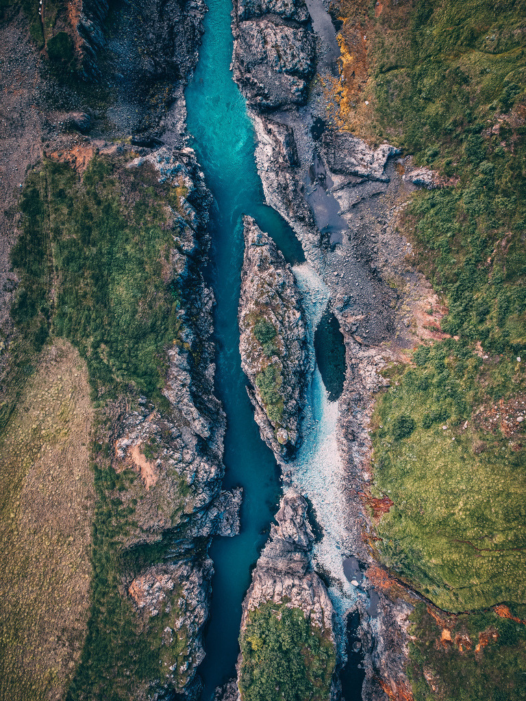 Fluss Drohnenaufnahme Island | freigereist - Realisiert mit Pictrs.com