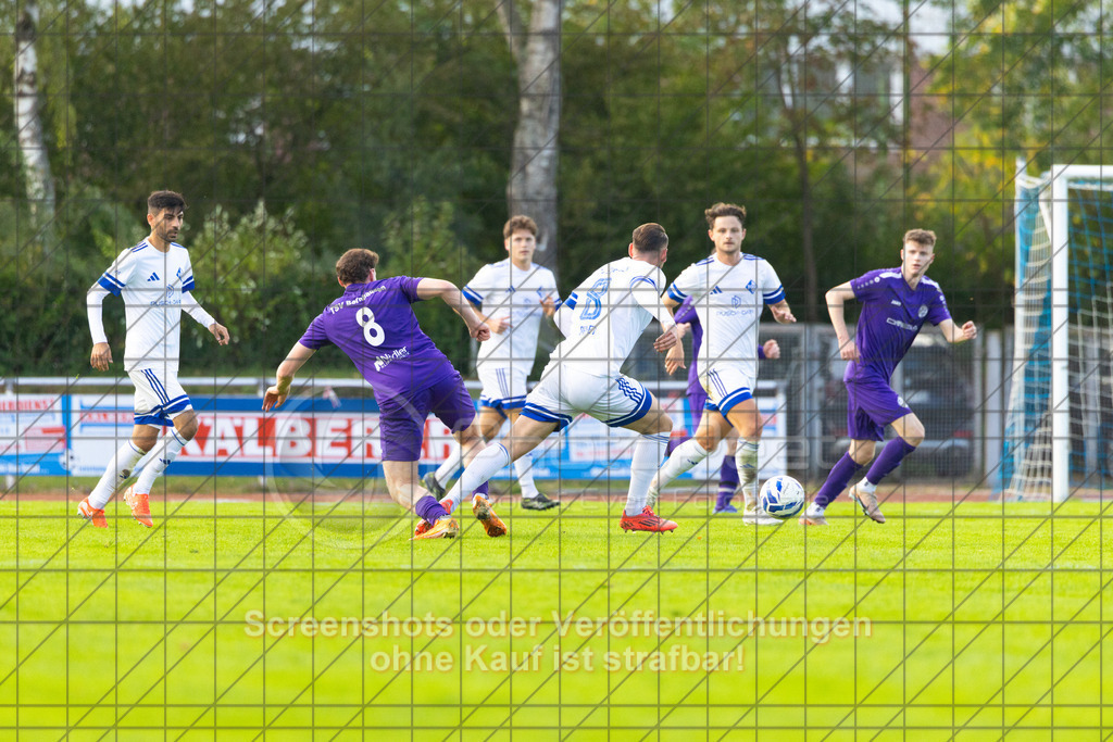 20261010_155141_0104_(c)_by_PhotoPeet | #,1.FC Eislingen (weiß) vs. TSV Bernhausen (lila), Fussball, Landesliga 2 - wfv, 11. Spieltag, Saison 2026/2027, Rasenplatz, Eichbachstation, Haldenstraße, 73054 Eislingen, 10.10.2026 - 15:30 Uhr,Foto: PhotoPeet / Sport- &amp; Eventfotografie / Peter Harich