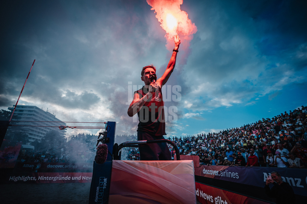 Beachvolleyball | Männer | Deutsche Meisterschaften 2025 Timmendorfer Strand | 05.09.2025 | Bennet Poniewaz wird verabschiedet Karriereende Verabschiedung Pyrotechnik