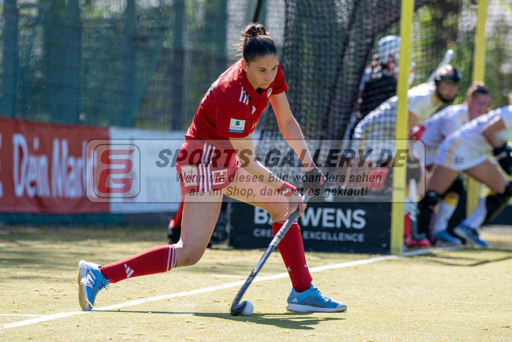 SFE_20250412_0088 | Köln, Deutschland, 12.04.2025:  Hockey 1. Bundesliga Damen Rot-Weiss Köln - Harvestehuder THC im KTHC Stadion Rot-Weiss Köln Tennis and Hockey Club am 12.04.2025 in Köln, Deutschland. (Foto von Stephan Fehrmann)Köln, Germany, 12.04.2025: Hockey 1. Bundesliga Damen Rot-Weiss Köln - Harvestehuder THC in KTHC Stadion Rot-Weiss Köln Tennis and Hockey Club at 12.04.2025 in Köln, Deutschland. (Foto from Stephan Fehrmann)