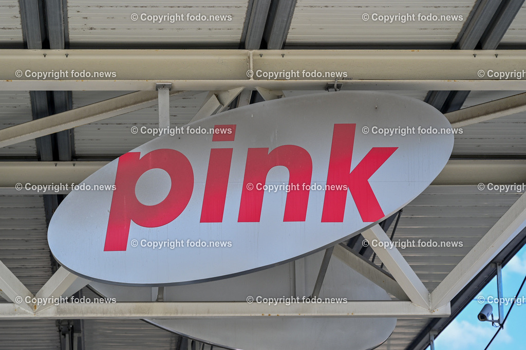 Mineraloelunternehmen_ Linz_ 05.07.2023-11 | 05.07.2023, Linz, AUT, Mineraloelunternehmen, im Bild Pink, Tankstelle, Marke, Zapfhahn, Zapfsaeule, Logo, Schild, Tafel, Preise