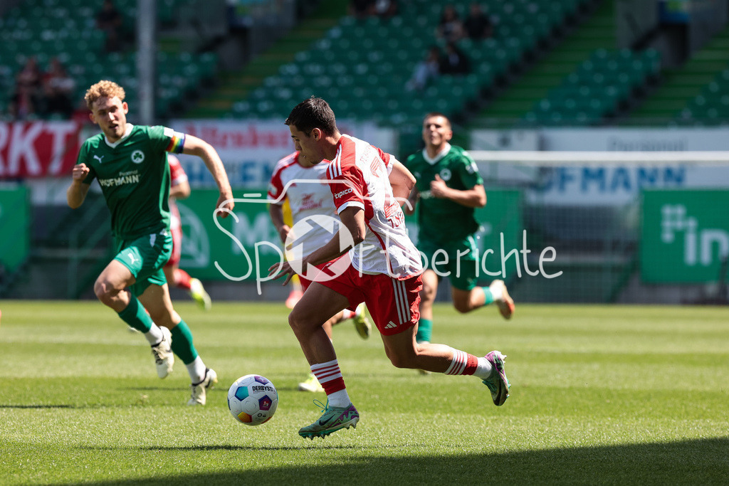 SpVgg Greuther Fürth II - FC Bayern Amateure | treibt den Ball nach vorne - David JONATHANS (FCB #27)