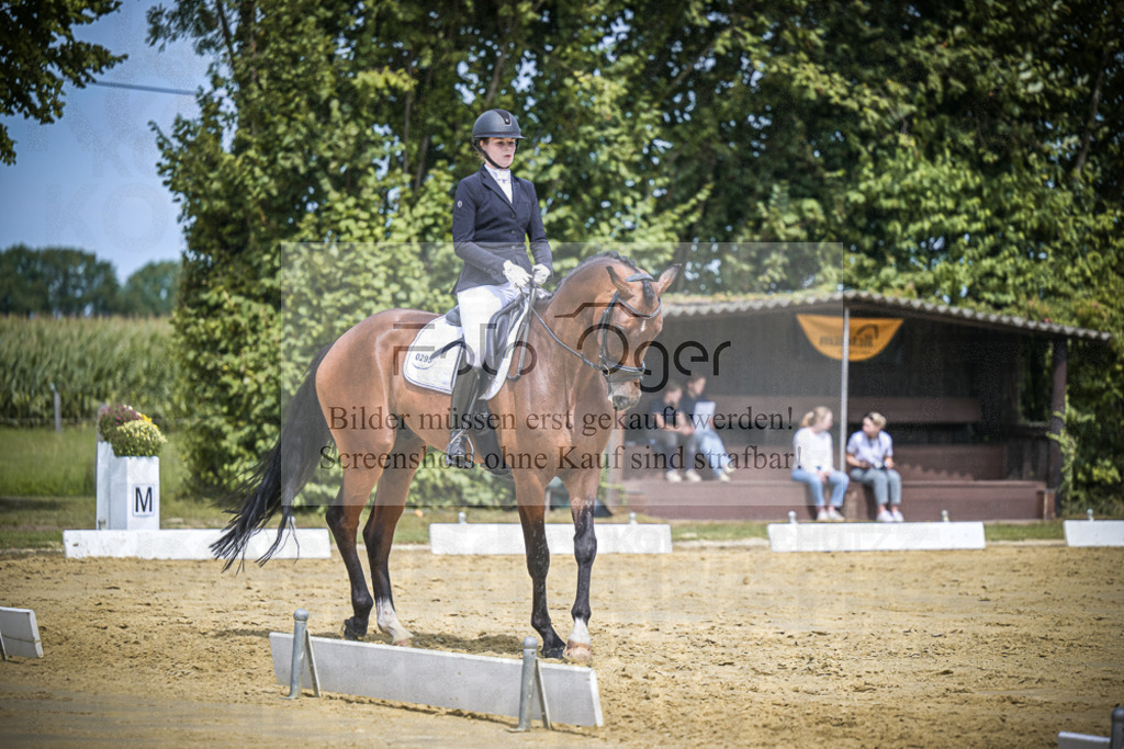 DOS_2852 | Entdecke hochwertige Reitturnierfotos von Foto Oger. Professionell, emotional und authentisch – jetzt Lieblingsmomente im Shop bestellen.Deutschlandweite Turnierfotografie. - Realisiert mit Pictrs.com