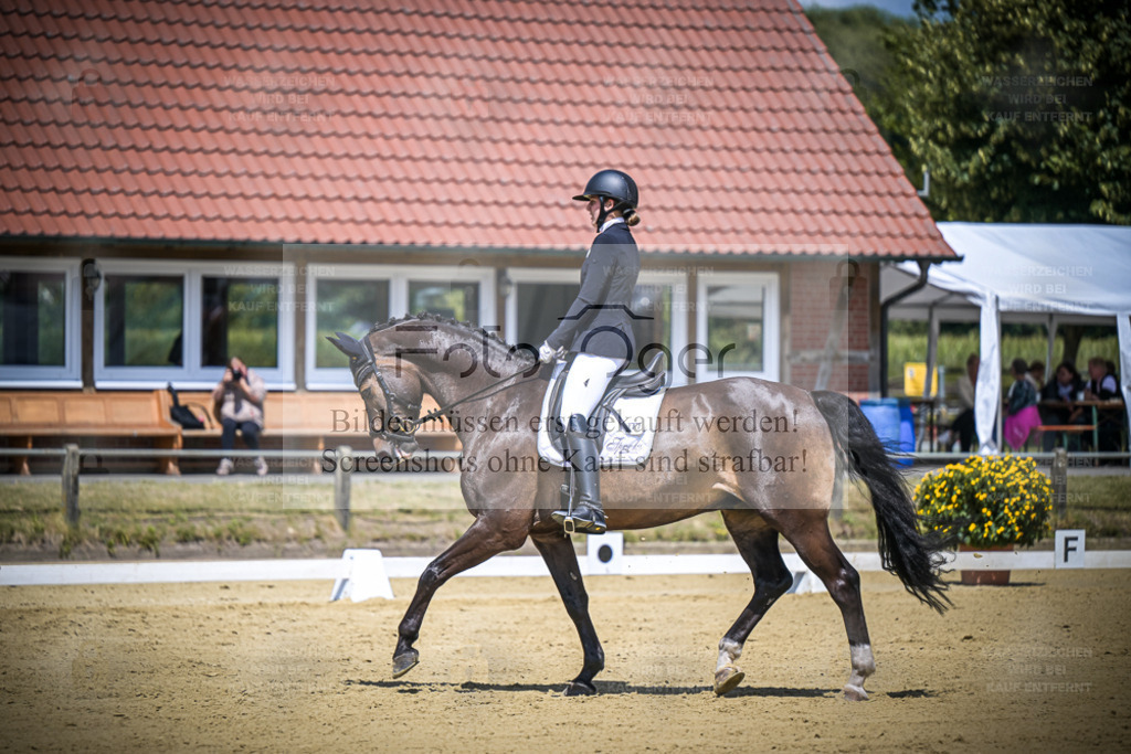 DOS_4522 | Entdecke hochwertige Reitturnierfotos von Foto Oger. Professionell, emotional und authentisch – jetzt Lieblingsmomente im Shop bestellen. - Realisiert mit Pictrs.com