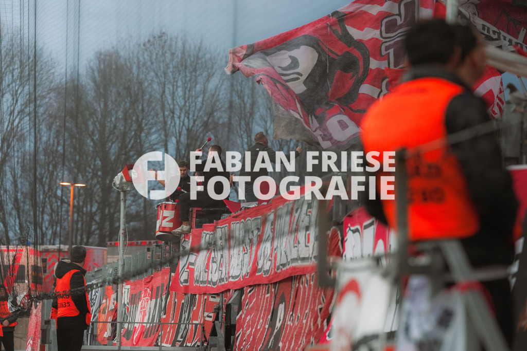 GER Rot-Weiss Essen vs. SSV Ulm, Fussball, 3. Liga, Spieltag 19, Saison 2025/2026, 20.12.2025 | GER Rot-Weiss Essen vs. SSV Ulm, Fussball, 3. Liga, Spieltag 19, Saison 2025/2026, 20.12.2025Foto: Fabian Friese - Realisiert mit Pictrs.com