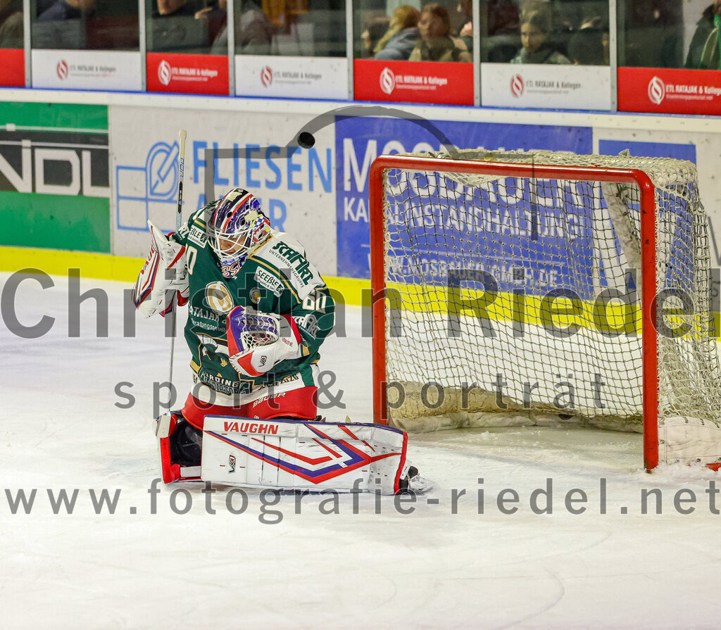 2026-02-27_083_TSV_Erding_gegen_EV_Fuessen | Erding, Deutschland, 27.02.2026:Eishockey, Oberliga Süd 2025 / 2026, 51. Spieltag, TSV Erding gegen EV Füssen, Endergebnis: 2:4Torwart Raphael Fössinger (Erding Gladiators, #60)Foto: Christian Riedel / fotografie-riedel.net