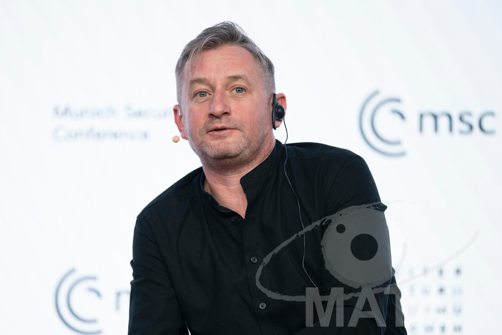 _DWA2909 | Die MSC Security and Literature Series der Münchner Sicherheitskonferenz wird von der ZEIT mitveranstaltet und vom Literaturhaus München unterstützt. Am Donnerstag, 12. Februar (19-20 Uhr), spricht Autor Serhiy Zhadan aus Charkiw mit Chrystia Freeland, Sonderbeauftragte für den Wiederaufbau der Ukraine und ehemalige stellvertretende Premierministerin Kanadas, über die Zukunft der Ukraine - Realisiert mit Pictrs.com