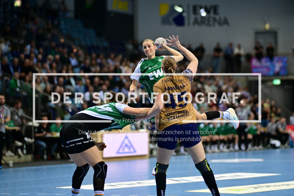 Handball I Frauen I Saison 2025-2026 I 1. HBF I 5. Spieltag I VfL Oldenburg - Buxtehuder SV I 16724 | Der Sportfotograf. - Realisiert mit Pictrs.com