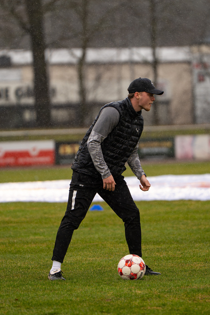 Fußball I Herren I Saison 2025-2026 I Regionalliga Nord I 23. Spieltag I TuS Blau-Weiß Lohne - SC Weiche Flensburg 08 I 0028 | Marlon Wichmann (Co-Trainer, TuS BW Lohne) - Realisiert mit Pictrs.com