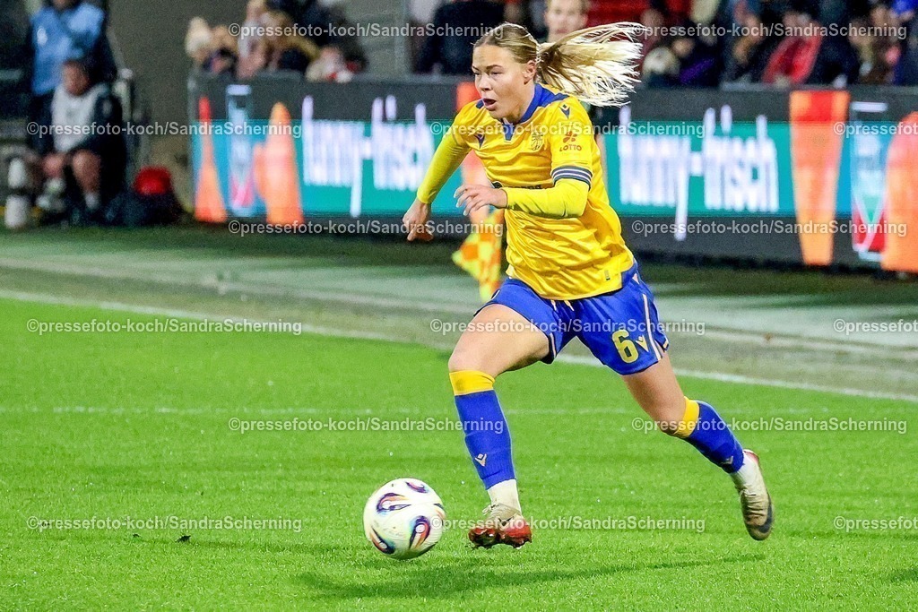 xSSCHx14122501033  | 14.12.2025, xsscx, Frauen Fussball, 1. FC Koeln - FC Carl Zeiss Jena, 1. Fussball Bundesliga, 13. Spieltag, Franz-Kremer-Stadion, Saison 2025 2026: Nike Andersson (FC Carl Zeiss Jena #6) DFB regulations prohibit any use of photographs as image sequences and or quasi-video. Photo:xSandraxScherningxPressefotoKochx