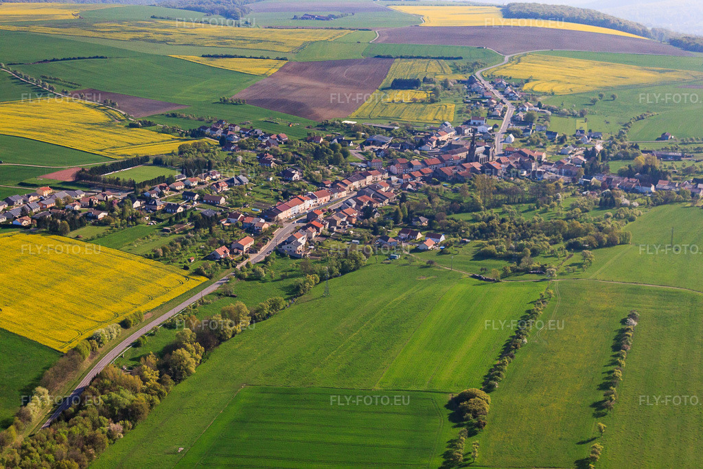 Vue aérienne: Vue de la ville à Coume dans le département Moselle, France. Photo: IMG_39678.jpg prise le 16/04/2011 par Werner Riehm/FLY-FOTO.euRésolution de l'original: 4752 x 3168 px