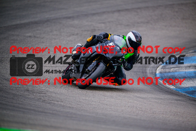 MaZZes_FotoMatrix_240614_6007705_2-412 | INST