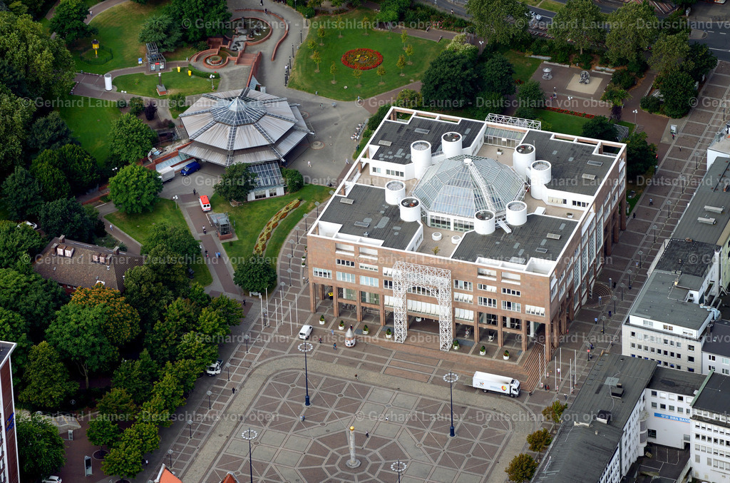 3291129 | DORTMUND 13.02.2021  Gebäude des Rathauses der Stadtverwaltung am Friedensplatz in der Parkanlage Stadtgarten im Ortsteil City-Ost in Dortmund im Ruhrgebiet im Bundesland Nordrhein-Westfalen, Deutschland. Weiterführende Informationen bei: Stadt Dortmund - Fachbereich Liegenschaften. // Wintry snowy town Hall building of the city administration on Friedensplatz in of park Stadtgarten in the district City-Ost in Dortmund at Ruhrgebiet in the state North Rhine-Westphalia, Germany. Further information at: Stadt Dortmund - Fachbereich Liegenschaften. Foto: Gerhard Launer
