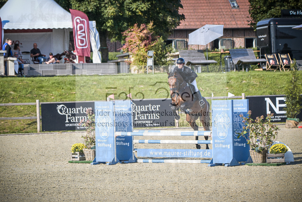 DOS_9083 | Entdecke hochwertige Reitturnierfotos von Foto Oger. Professionell, emotional und authentisch – jetzt Lieblingsmomente im Shop bestellen.Deutschlandweite Turnierfotografie. - Realisiert mit Pictrs.com