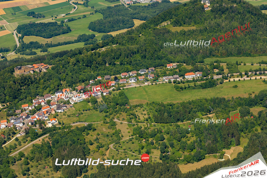 Aktuelles Luftbild von Rechberg Schwäbisch Gmünd - Die Luftaufnahme wurde 2022 mittels UL-Flugzeug erstellt ( keine Drohne ) - hochauflösende Kamera-Systeme von  Canon -Beste Qualität - Für grossformatige Ausdrucke geeignet. Die Geschenkidee !