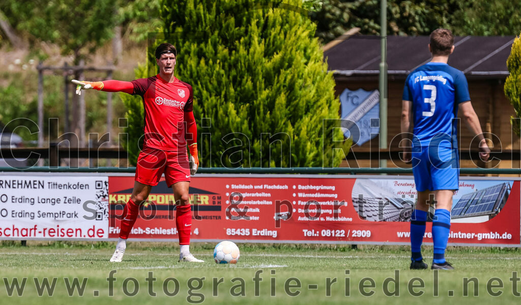 2023-07-22_030_FC_Langengeisling_gegen_VfB_Eichstaett_II | Erding, Deutschland, 22.07.2023:
Fußball, Bezirksliga Oberbayern Ost 2023 / 2024, Testspiel, FC Langengeisling gegen VfB Eichstätt II, Endergebnis: 3:2

Torwart Michael Hierl (FC Langengeisling, #1), Niko Simak (FC Langengeisling, #3)

Foto: Christian Riedel / fotografie-riedel.net