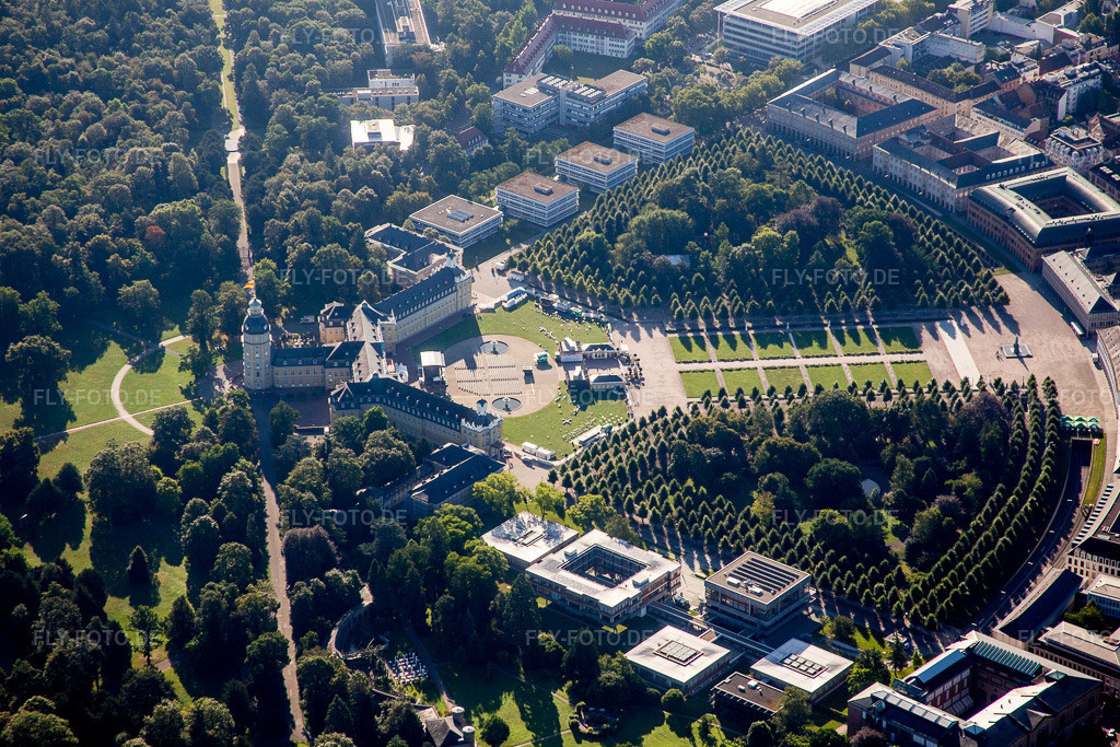 Luftbild: Schloß im Ortsteil Innenstadt-West in Karlsruhe im Bundesland Baden-Württemberg in Deutschland. Foto: IMG_092858.jpg vom 13.08.2016 durch Werner Riehm/FLY-FOTO.de