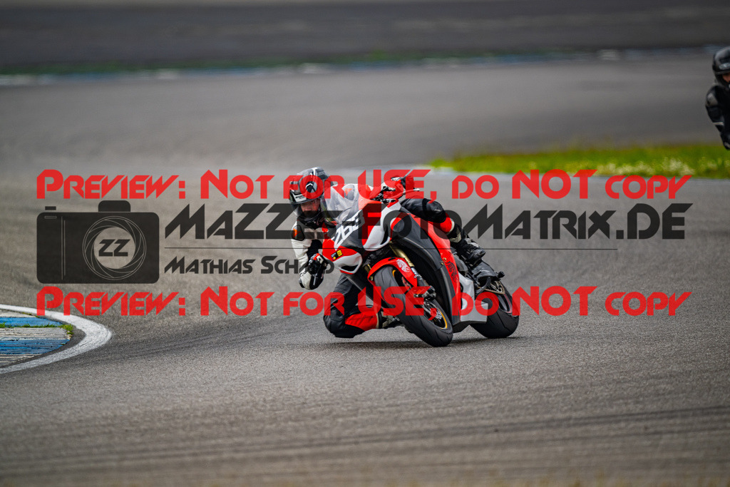 MaZZes_FotoMatrix_240702_6007705_9413 | GELB