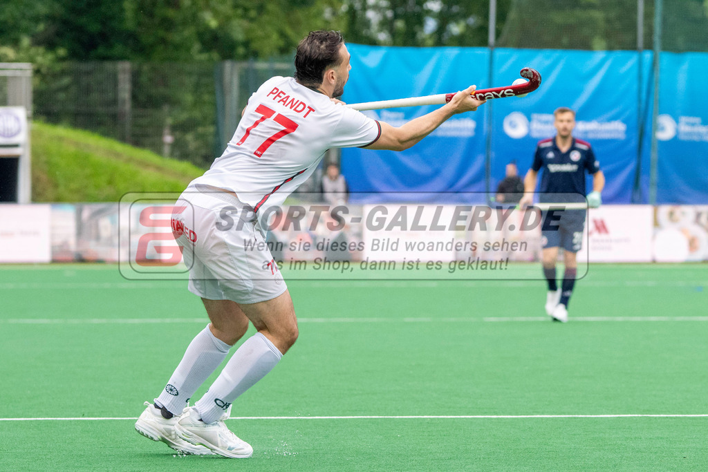 Final4_20240518-1939-0055 | Bonn, Deutschland, 18.05.2024: Masi Pfandt (Crefelder HTC) in Aktion waehrend des Spiels der Deutsche Feldhockey-Meisterschaften 2024 zwischen Final 4 Herren Mannheimer HC - Crefelder HTC im Bonner THV am 18.05.2024 in Bonn, Deutschland. (Foto von Stephan Fehrmann)

Bonn, Germany, 18.05.2024: Masi Pfandt (Crefelder HTC) in action during the game of Deutsche Feldhockey-Meisterschaften 2024 between Final 4 Herren Mannheimer HC - Crefelder HTC in Bonner THV at 18.05.2024 in Bonn, Deutschland. (Foto from Stephan Fehrmann)