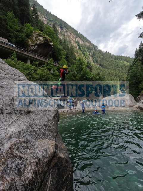 GOPR1969 | Bestelle die Bilder deines Berg- oder Wasser-Abenteuers mit Mountain Sports bequem von zu Hause aus direkt über unseren Online Fotoshop von pictrs.com. - Realisiert mit Pictrs.com