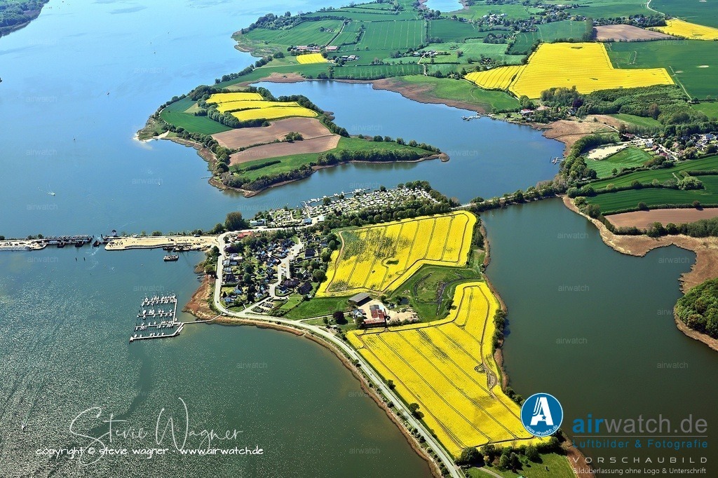 Luftbild Ostseefjord Schlei, Gunnebyer Noor, Badestrand Gunneby, Landschaftsschutzgebiet Schwansener Schleilandschaft, Schleibrücke Lindaunis | Luftbild Ostseefjord Schlei, Boren-Lindaunis Schleibrücke, Campingplatz Lindaunis, Sportboothafen Lindaunis - Größere Formate zur Ansicht oder digitale Versionen zur Bestellung gerne per email-Anfrage