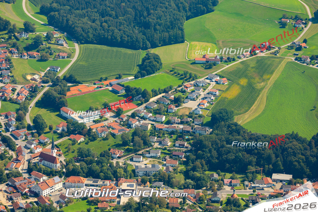 Das Luftbild zeigt :  Reischach - Die Luftaufnahme wurde 2024 vom UL-Flugzeug aus erstellt ( keine Drohne ) - Hochauflösende Luftaufnahme - Für grossformatige Ausdrucke geeignet. Die Geschenkidee !Mit Lizenz und Bildrechte bestellbar