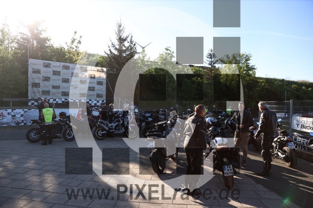 social-20250512_00002 | Schöne Erinnerungen an spannende Momente - das festzuhalten ist unser Job. PIXELrace.de ist seit 2003 auf den Rennstrecken Europas unterwegs um die Action draußen beim Fahren und die wunderbare Stimmung imm Fahrerlager für euch einzufangen.