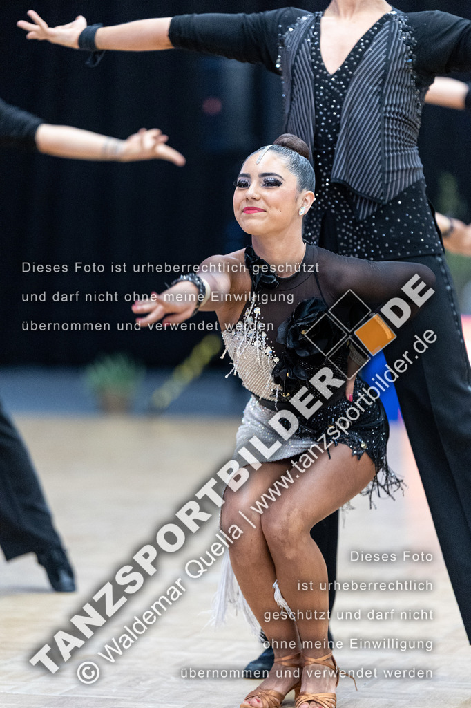 20240406-10430 | Hier finden Sie Tanz Bilder vom Latein und Standard Formationen tanzen. Sportbilder vom Tanzsport. Schöne Fotos und von Weltmeisterschaft, Europameisterschaft, Bundesliga, Regionalliga, Oberliga und Landesliga sowie von GOC Stuttgart, DanceComp, WM Bremen