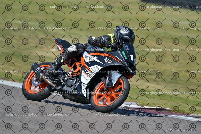 26BT02-0922 | markuskiefer.com - Realisiert mit Pictrs.com