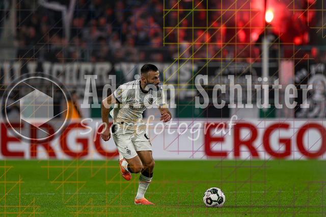 Borussia Mönchengladbach vs Karlsruher SC - DFB-Pokal 2. Runde | Mönchengladbach, Deutschland, 28.10.25:   Franck Honorat (Borussia Mönchengladbach) in Aktion am Ball, Einzelaktion waehrend des Spiels der DFB-Pokal 2. Runde zwischen Borussia Mönchengladbach vs Karlsruher SC im Stadion im Borussia Park(Foto von Brauer-Fotoagentur / Adrian Schlueter)