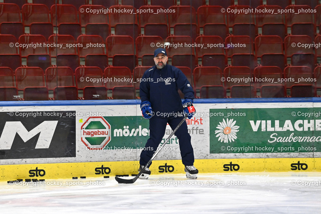 Eistrainig EC VSV mit Headcoach Pierre Allard | Eistrainig EC VSV mit Headcoach Pierre Allard, 1. Eistrainig EC VSV mit Headcoach Pierre Allard am 02.12.2025 in Villach (Stadthalle Villach), Austria, (Photo by Bernd Stefan)