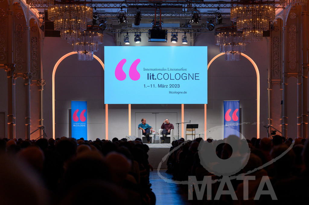 _DWA4937 | Ian McEwan bei der lit.Cologne 2023 Veranstaltung 'Ian McEwan. Ein Jahrhundertschriftsteller gibt Auskunft' in der Flora Köln.. Köln, 07.03.2023 - Realisiert mit Pictrs.com