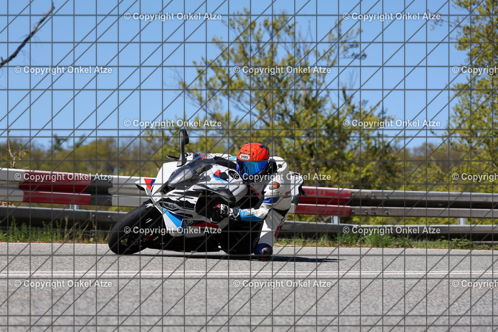 IMG_8214 | Fotograf am Kyffhäuser. Onkel Atze. Kyffhäuser Rennstrecke. Café36. Motorsportfotografie. - Realisiert mit Pictrs.com