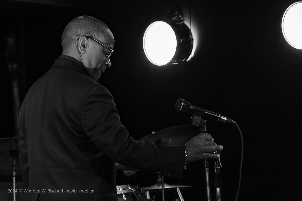 wwb-2411-0296 | <Fotografie> <Video> <Film> <Winfried Bischoff> - Realisiert mit Pictrs.com