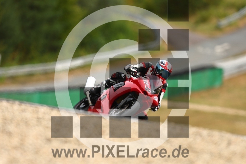 0169-20250829_03407 | Schöne Erinnerungen an spannende Momente - das festzuhalten ist unser Job. PIXELrace.de ist seit 2003 auf den Rennstrecken Europas unterwegs um die Action draußen beim Fahren und die wunderbare Stimmung imm Fahrerlager für euch einzufangen.