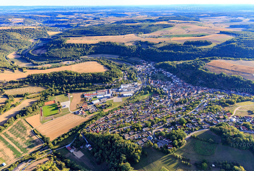 Luftbild: Dorfansicht im Seckachtal aus Norden in Roigheim im Bundesland Baden-Württemberg in Deutschland. Foto: IMG_111474.jpg vom 09.09.2018 durch Werner Riehm/FLY-FOTO.de