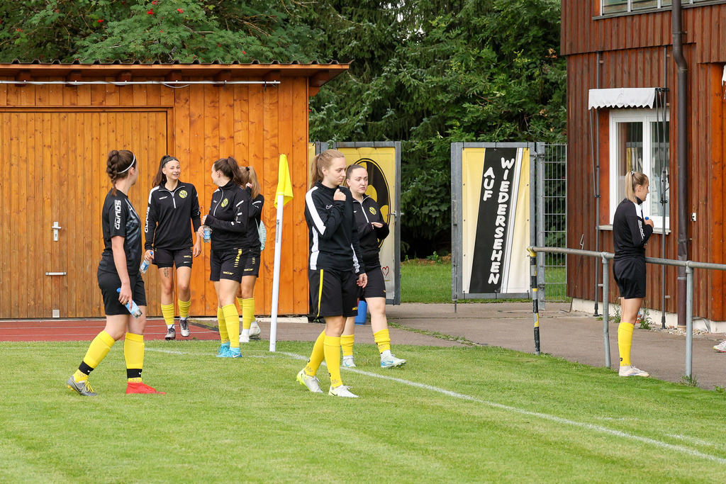 Fußball I FRAUEN I Saison 2025-2026 I Freundschaftsspiel I SGM Ebnat-Waldhausen - 1FC Heidenheim 1846 2 I_250823_1230 | Fotopresso – Sportfotografie in Heidenheim & Umgebung. Professionelle Sportfotografie für unvergessliche Momente. Dynamische Action-Shots, emotionale Szenen & hochwertige Bilder. - Realisiert mit Pictrs.com