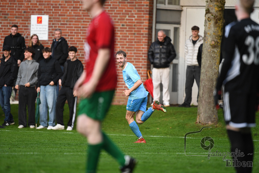 BV Bockhorn-SG FriPe | Relegation zur Kreisliga; BV Bockhorn (blau)-SG FriPe (rot) am 05.06.2025 in Oldenburg/Ofenerdiek (Lagerstraße), Photo: Philip Eiben 2025 - Realisiert mit Pictrs.com