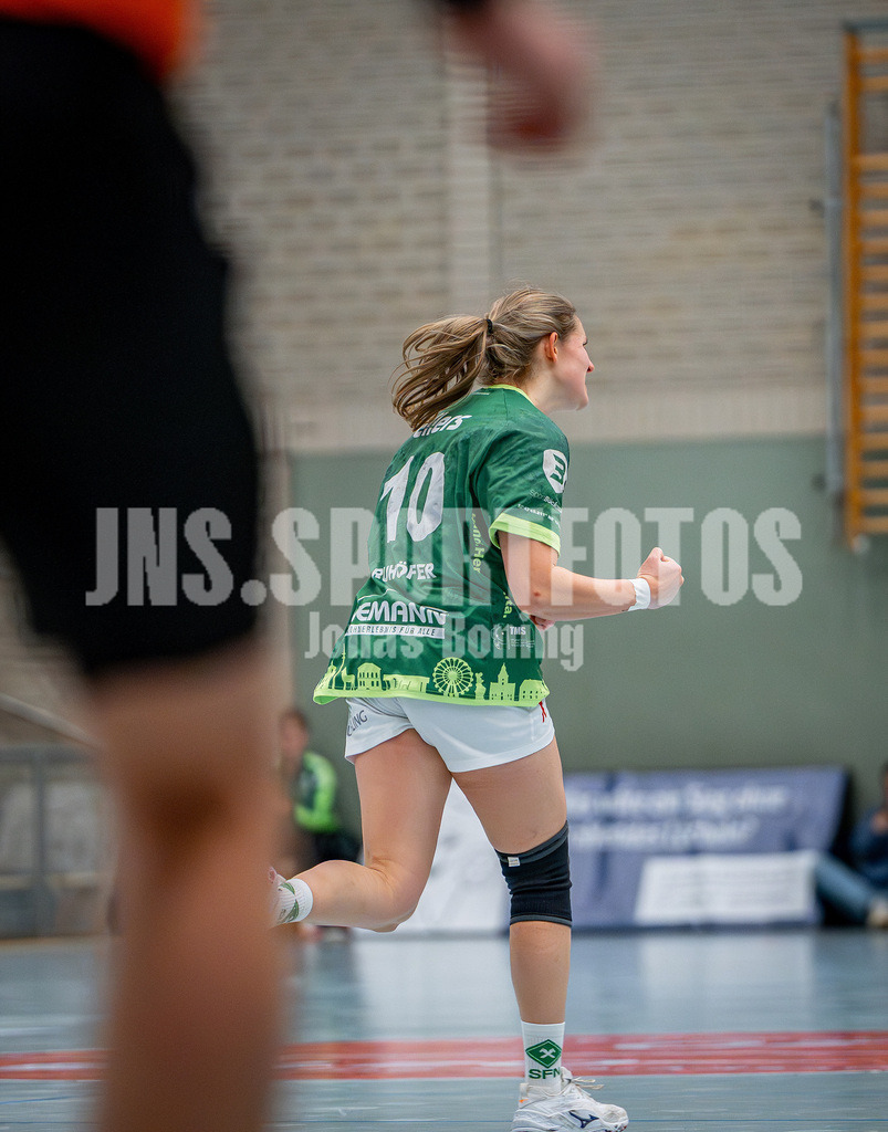 Handball I Frauen I Saison 2025-2026 I 3. Liga Staffel Nord I 10. Spieltag I SC SFN Vechta - HSG Blomberg-Lippe II I 0777 | Svenja Ruhöfer (10, SC SFN Vechta) - Realisiert mit Pictrs.com