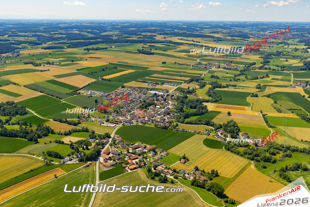 Aktuelles Luftbild von Münchsdorf Roßbach - Die Luftaufnahme wurde 2022 mittels UL-Flugzeug erstellt ( keine Drohne ) - hochauflösende Kamera-Systeme von  Canon -Beste Qualität - Für grossformatige Ausdrucke geeignet. Die Geschenkidee !