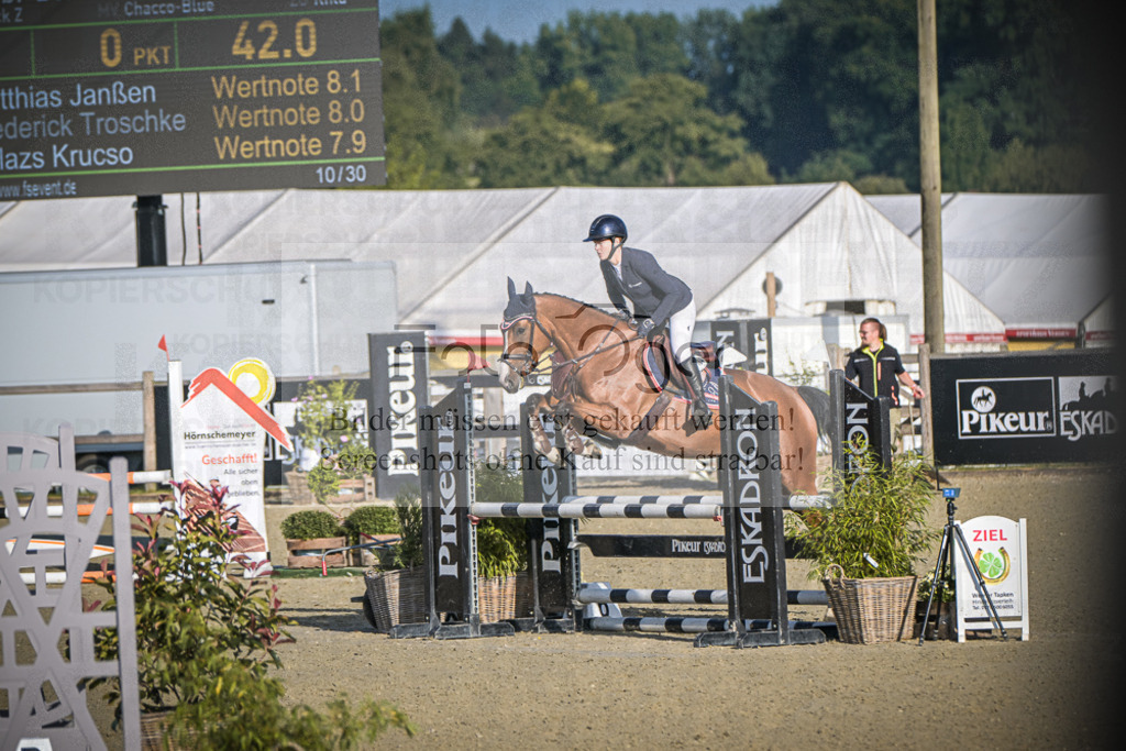 DOS_7722 | Entdecke hochwertige Reitturnierfotos von Foto Oger. Professionell, emotional und authentisch – jetzt Lieblingsmomente im Shop bestellen.Deutschlandweite Turnierfotografie. - Realisiert mit Pictrs.com