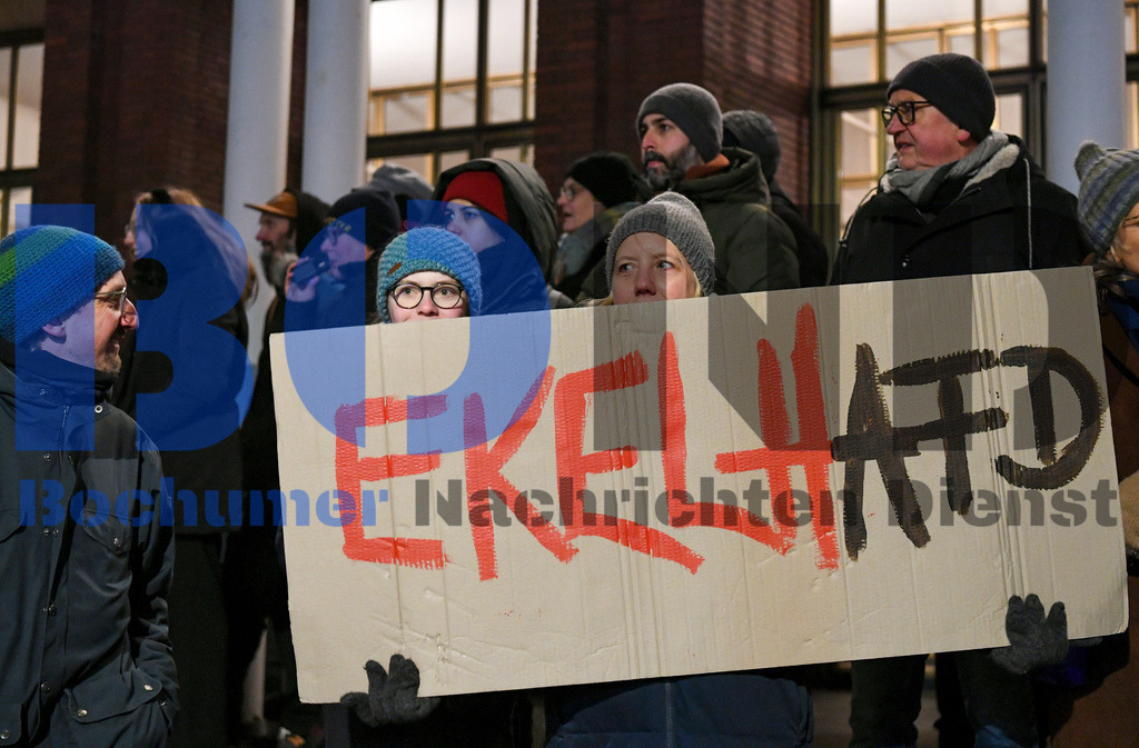 Weihnachtssingen im Stadion | {headline}



(Foto: Christian Schnaubelt / BOND)

 - Realisiert mit Pictrs.com