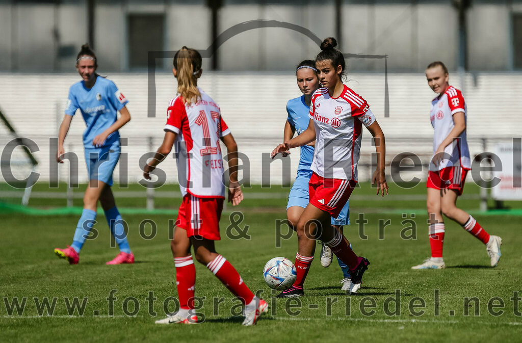 2023-09-09_024_FC_Bayern_Muenchen_gegen_SC_Freiburg | Aschheim, Deutschland, 09.09.2023:
Fußball, B-Juniorinnen-Bundesliga Süd 2023 / 2024, 1. Spieltag, FC Bayern München gegen SC Freiburg, Endergebnis: 4:0

Foto: Christian Riedel / fotografie-riedel.net