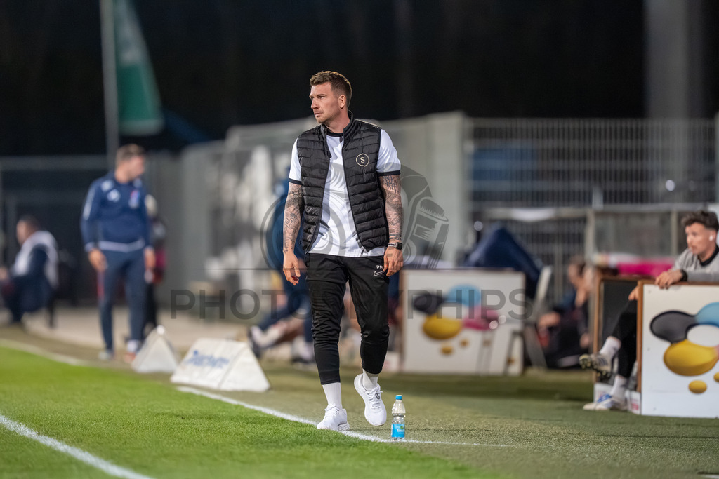 SG Sonnenhof Grossaspach vs. TSV Steinbach Haiger, Fussball, Regionalliga Suedwest, 25. Spieltag, 20.03.2026 | Pascal Reinhardt (Trainer SG Sonnenhof Großaspach),SG Sonnenhof Grossaspach vs. TSV Steinbach Haiger, Fussball, Regionalliga Suedwest, 25. Spieltag, 20.03.2026Foto: photosbyphips/Philip Ziegler